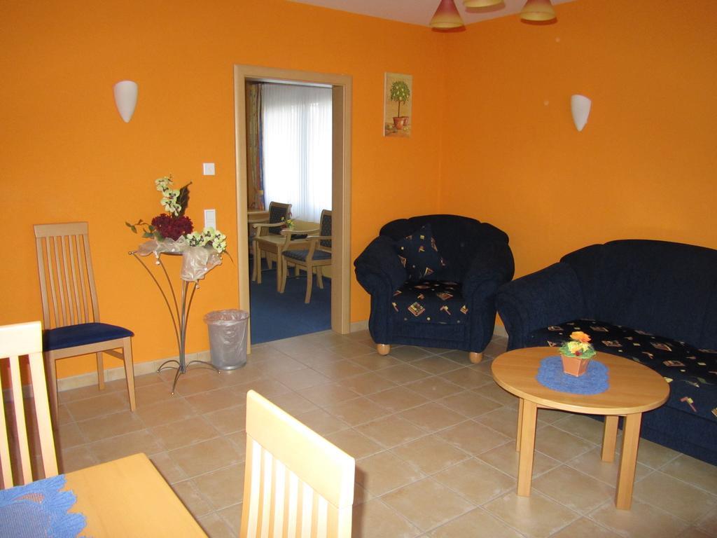 Hotel Zur Burg Nuerburg ห้อง รูปภาพ