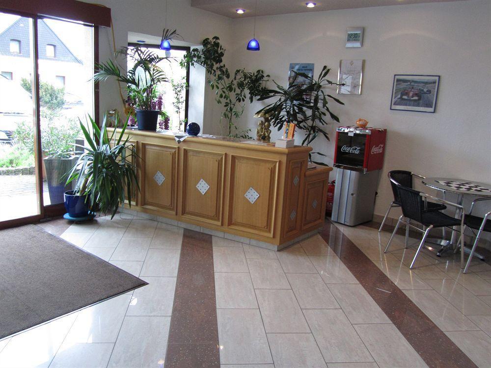 Hotel Zur Burg Nuerburg ภายนอก รูปภาพ