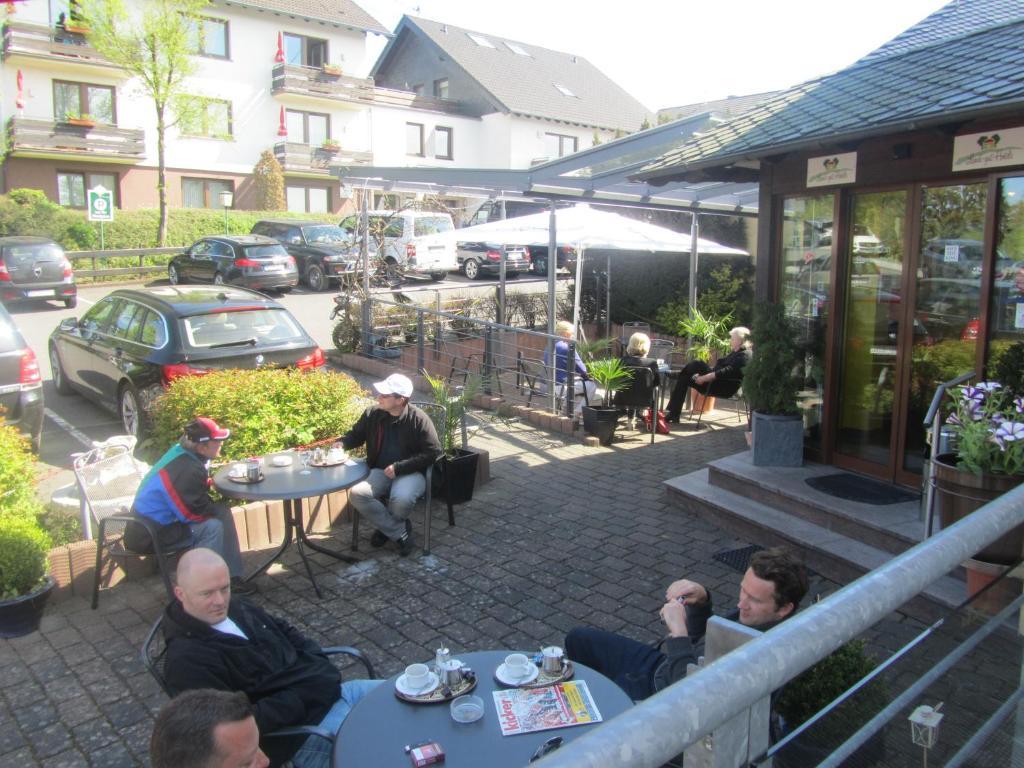 Hotel Zur Burg Nuerburg ภายนอก รูปภาพ