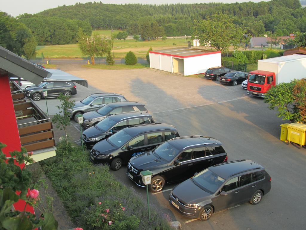 Hotel Zur Burg Nuerburg ภายนอก รูปภาพ