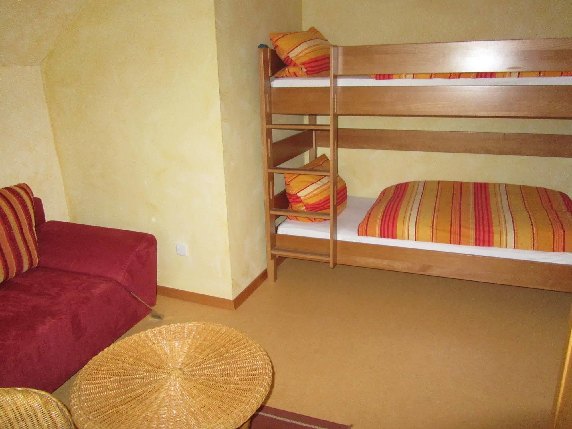 Hotel Zur Burg Nuerburg ภายนอก รูปภาพ