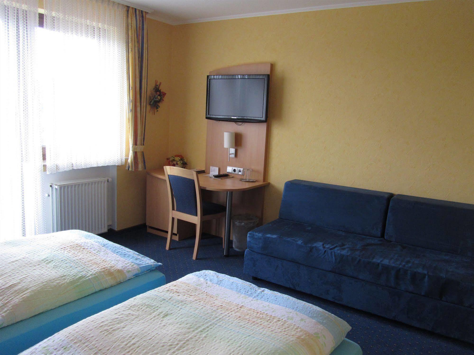 Hotel Zur Burg Nuerburg ภายนอก รูปภาพ