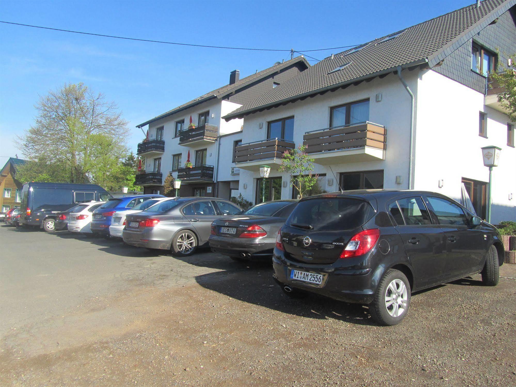 Hotel Zur Burg Nuerburg ภายนอก รูปภาพ