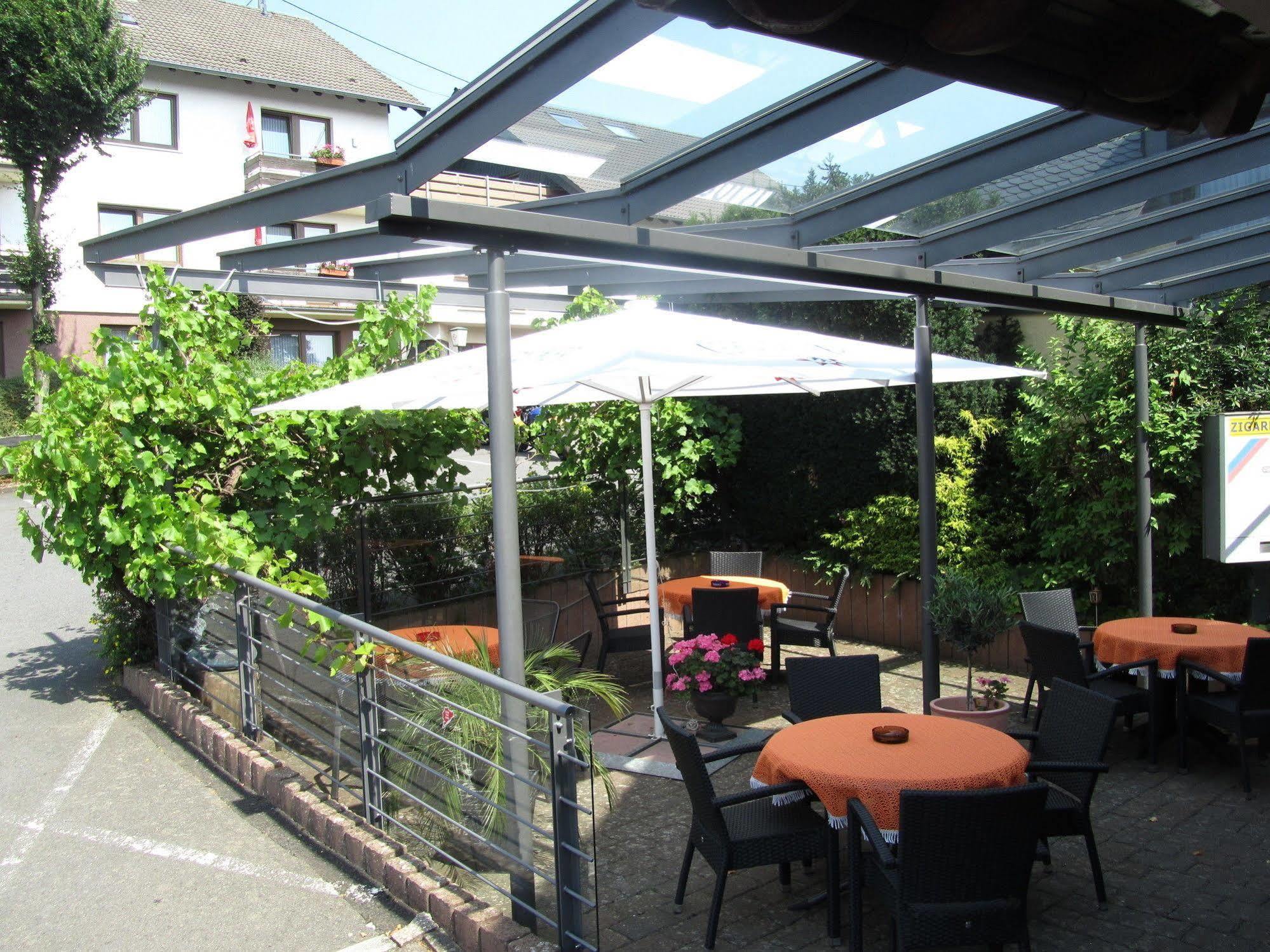 Hotel Zur Burg Nuerburg ภายนอก รูปภาพ