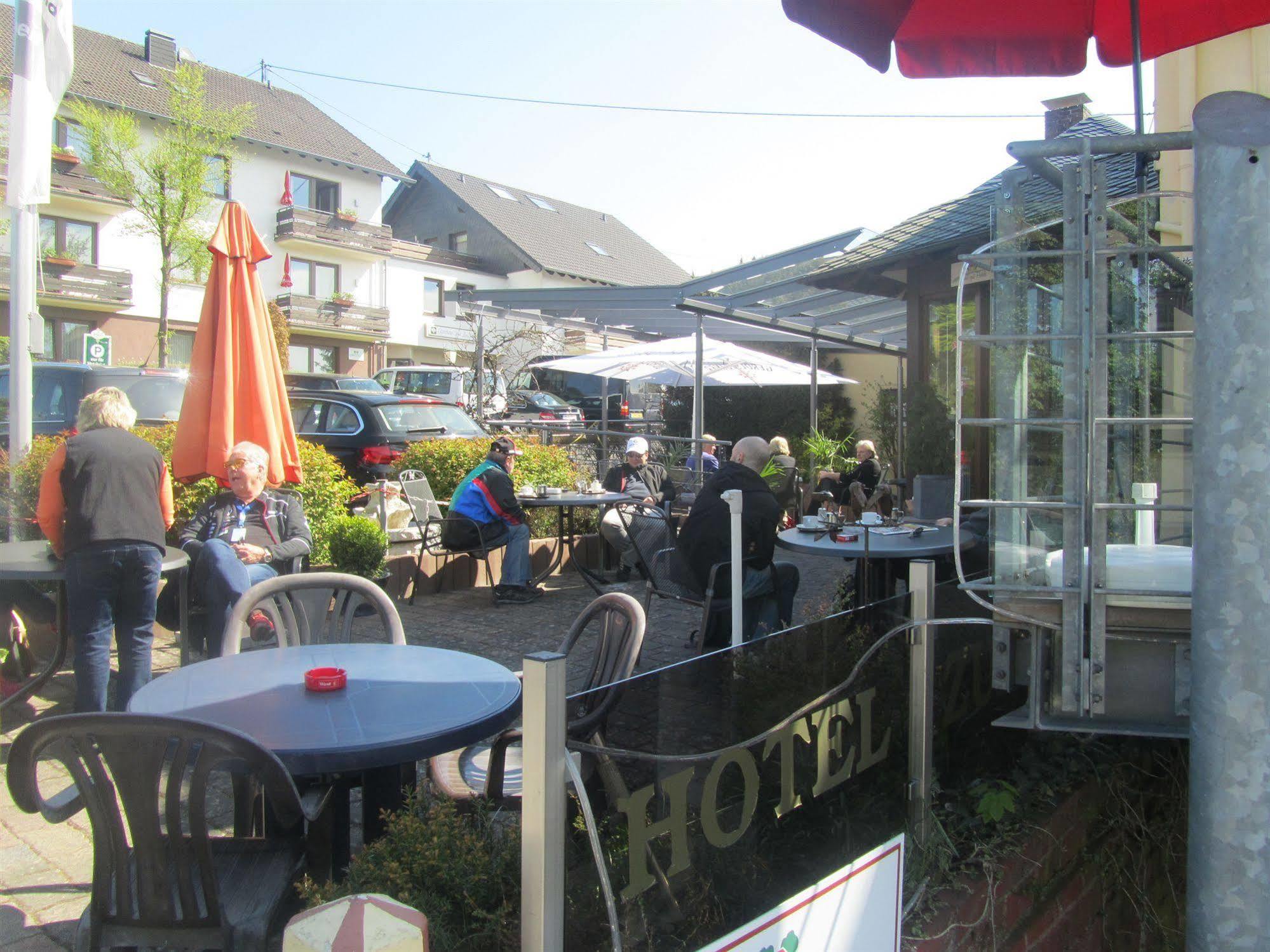 Hotel Zur Burg Nuerburg ภายนอก รูปภาพ